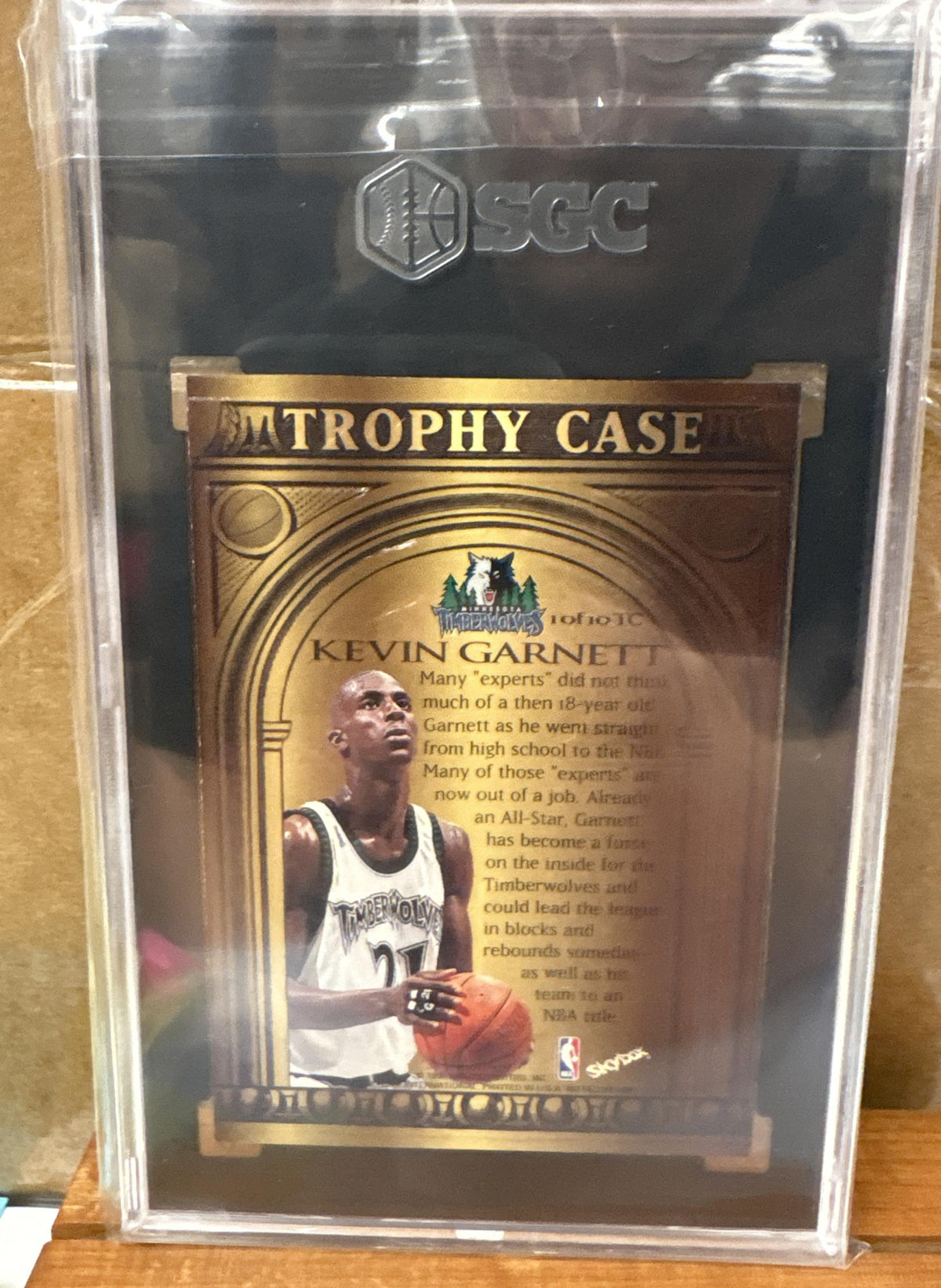 1997 Skybox Metal Universe Championship Kevin Garnett #1 TC Trophy Case SGC 7