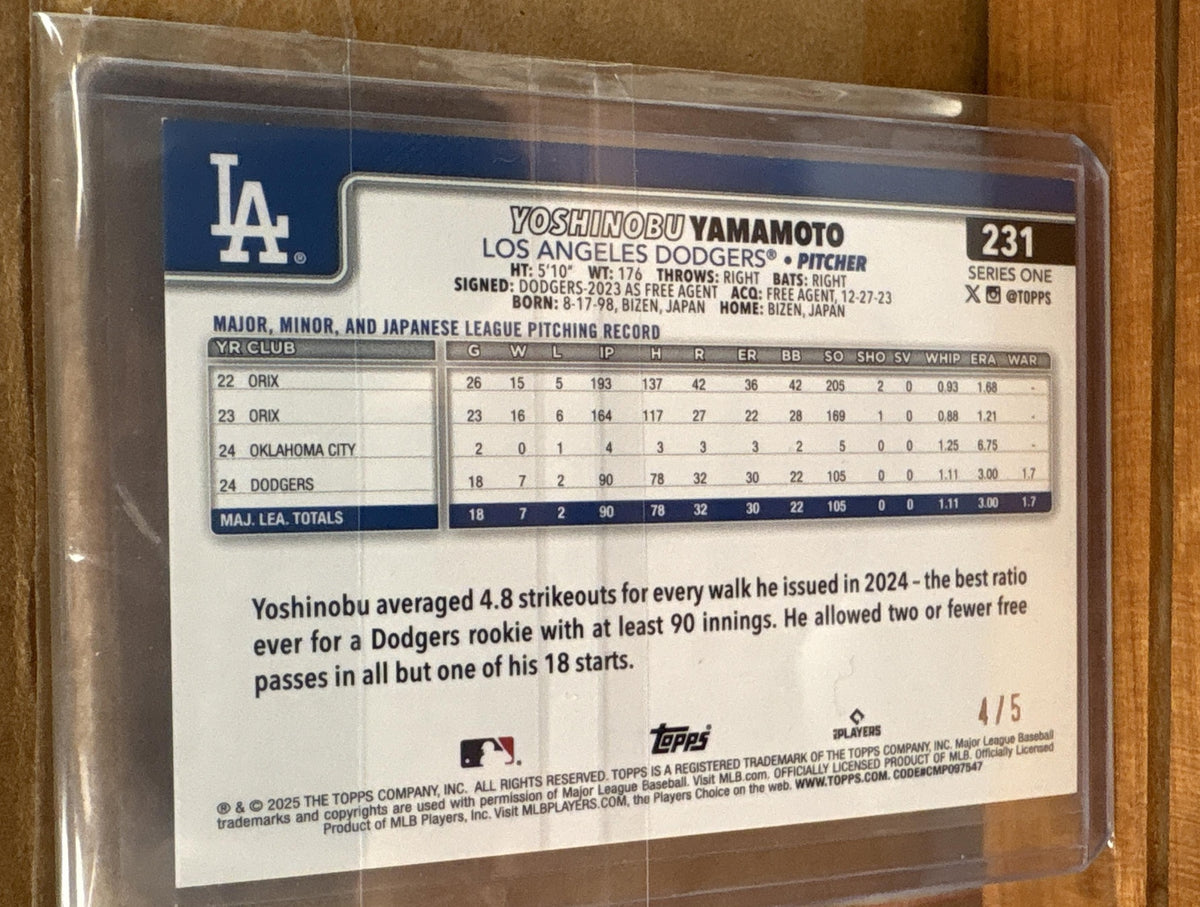 2025 Topps Yoshinobu Yamamoto #231 Red Rainbow Foilboard /5 Future Stars