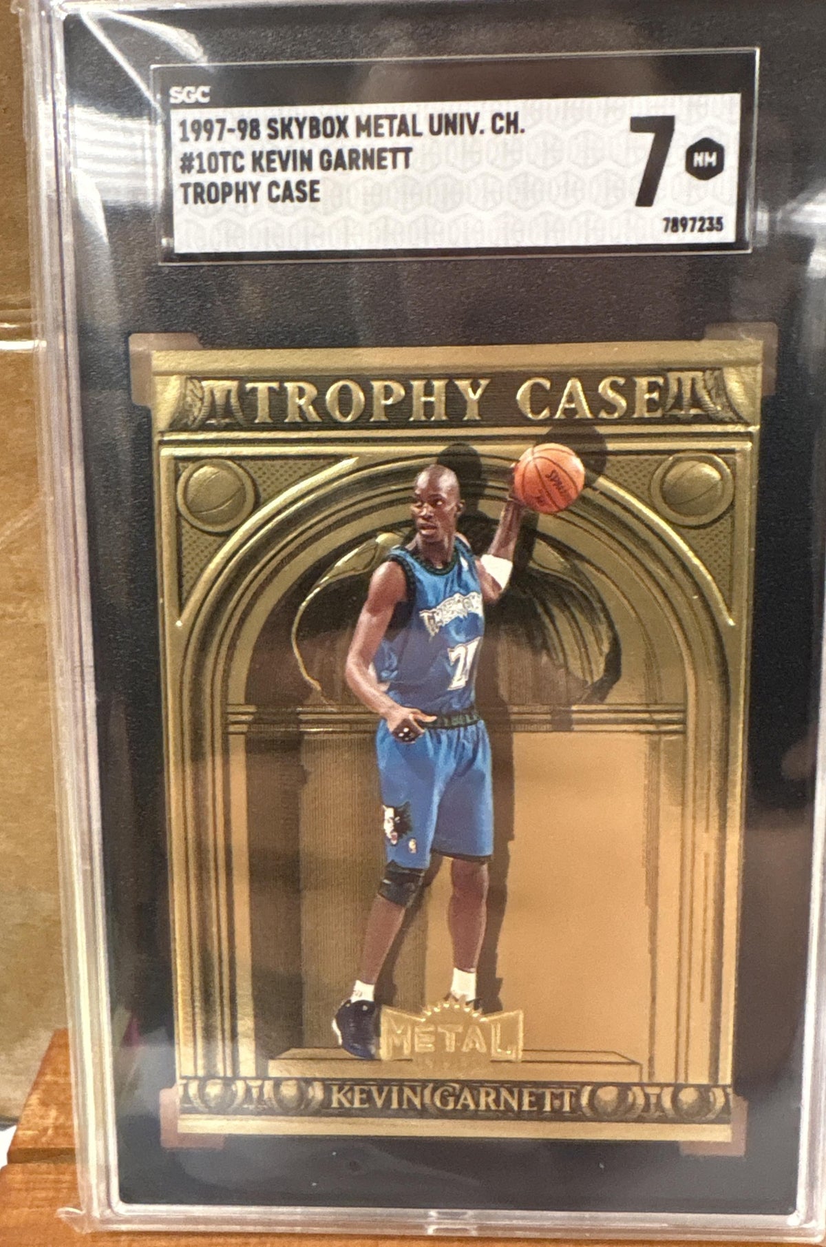 1997 Skybox Metal Universe Championship Kevin Garnett #1 TC Trophy Case SGC 7
