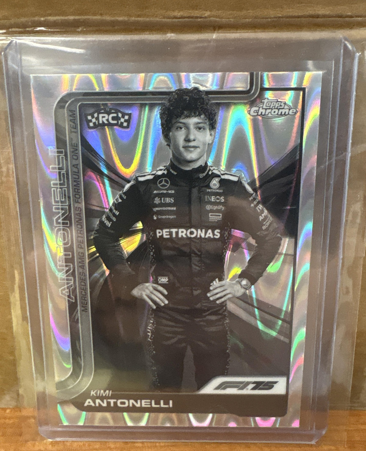 2025 Topps Chrome Formula 1 Kimi Antonelli #8 B&W Ray Wave Refractor Portrait RC